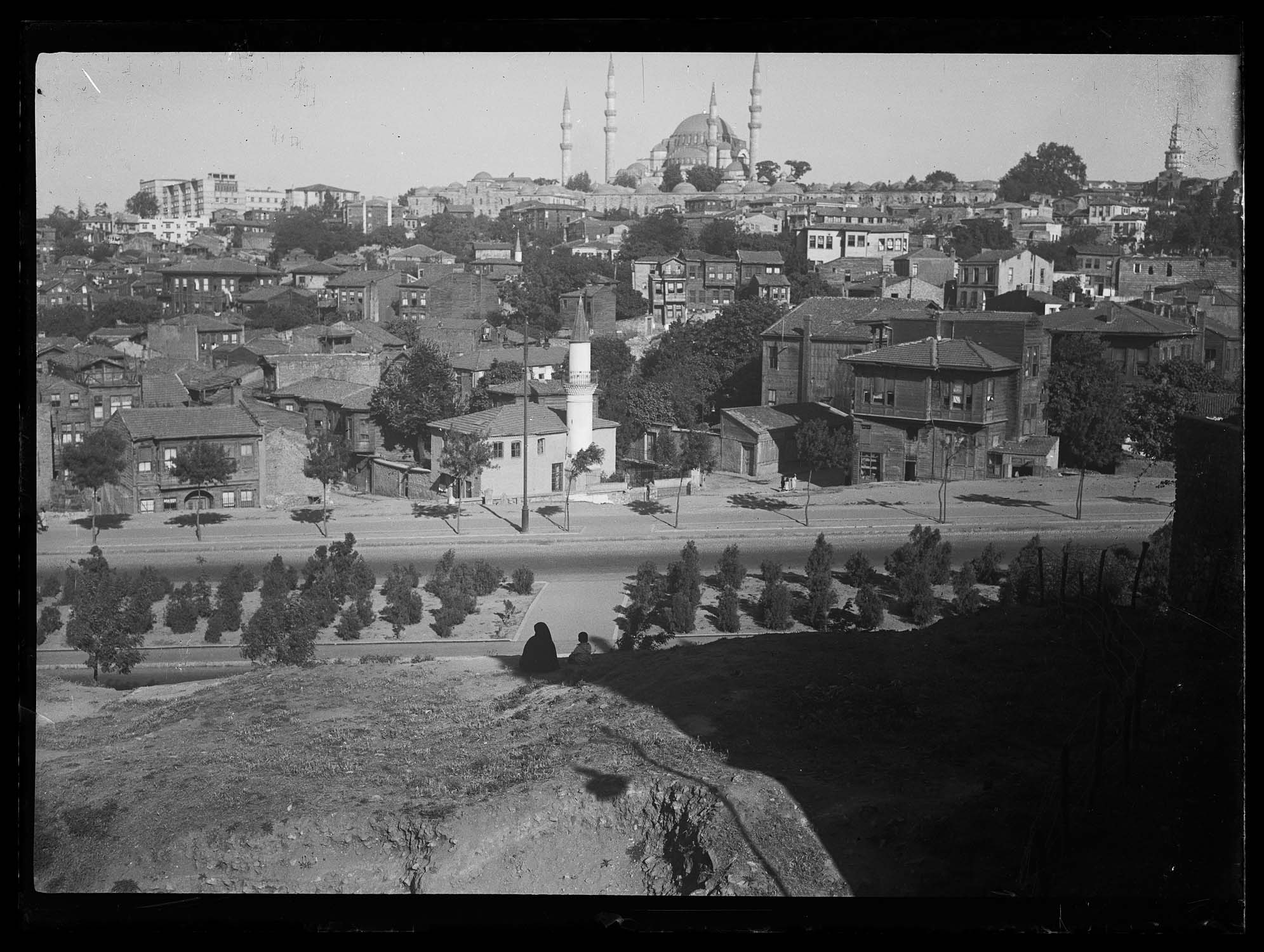 Vue générale du nouveau boulevard, avec la mosquée Suleymaniye à l'arrière-plan
